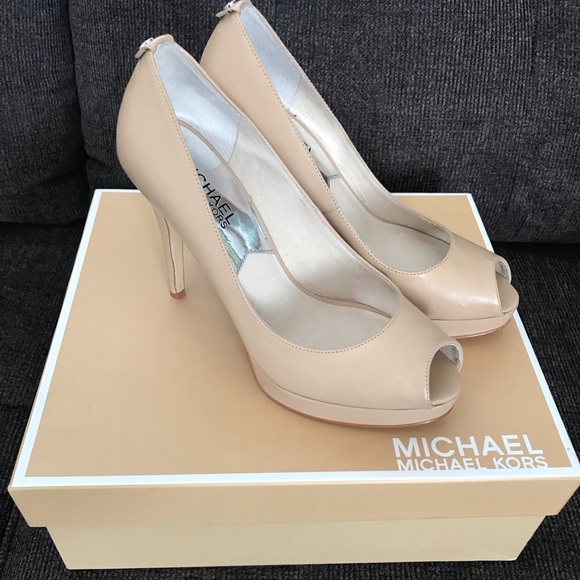 Michael Kors York Platform Nude - Picture 2 of 7